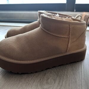 UGG platform - Sand (kids size 6, women size 8)